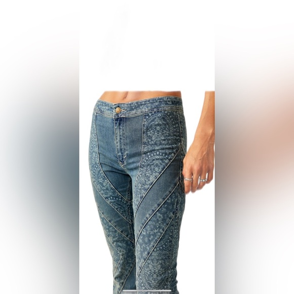 Free People Mermaid Mid-rise Flare Jeans RETAILS $198 NWT - Picture 4 of 8